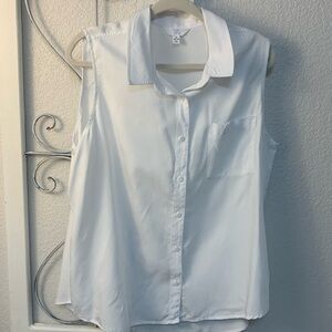 Time and Tru Women's White Sleeveless Button Down Shirt